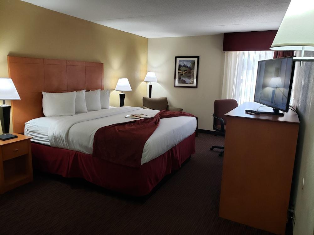 Baymont By Wyndham Southfield/Detroit Hotel Exterior photo