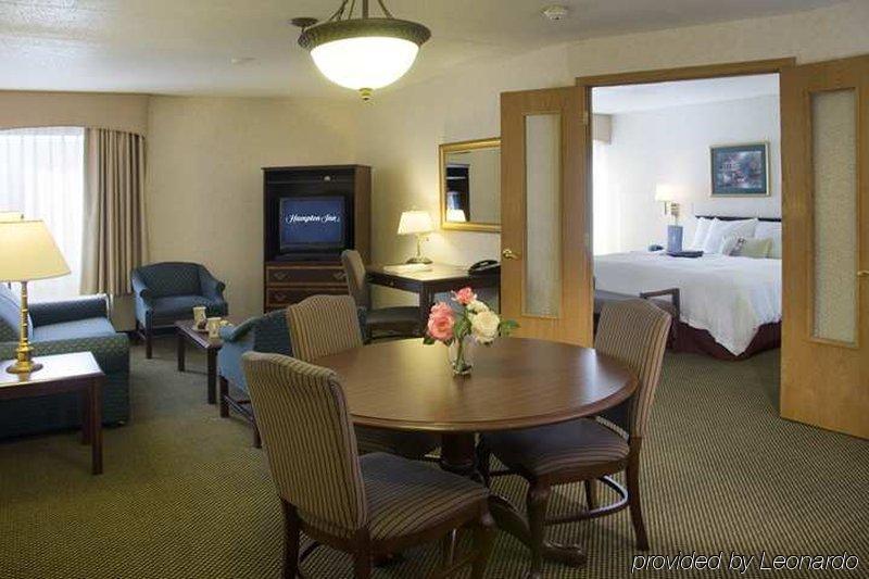 Baymont By Wyndham Southfield/Detroit Hotel Room photo