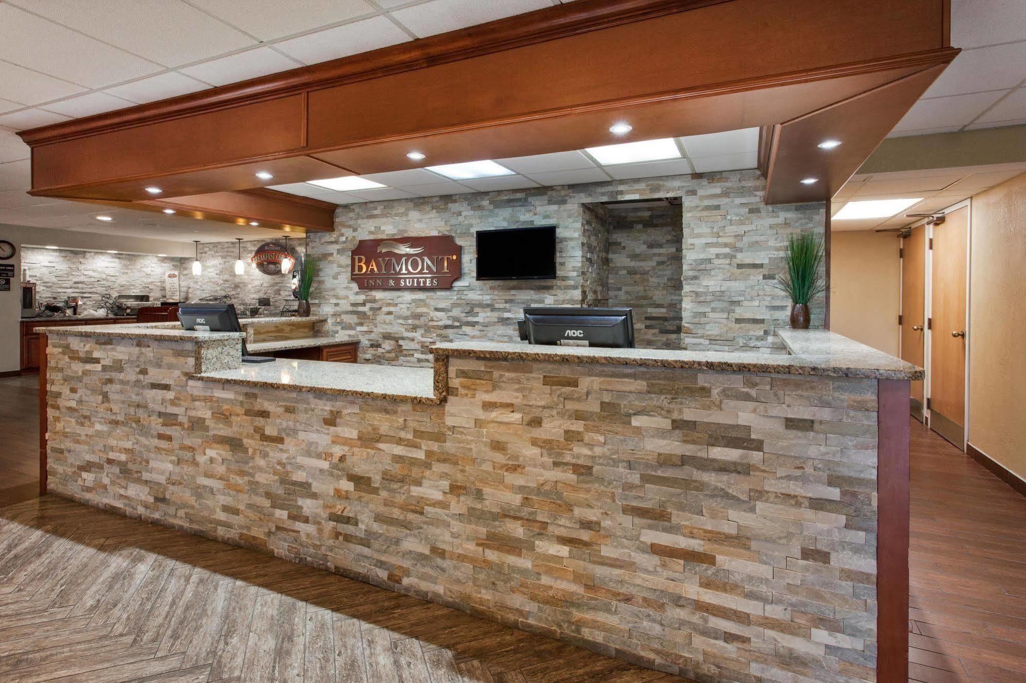 Baymont By Wyndham Southfield/Detroit Hotel Exterior photo